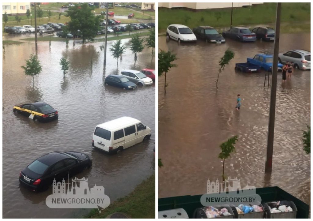 Беларусь накрыл ливень. Затоплены улицы, люди плавают на матрасах